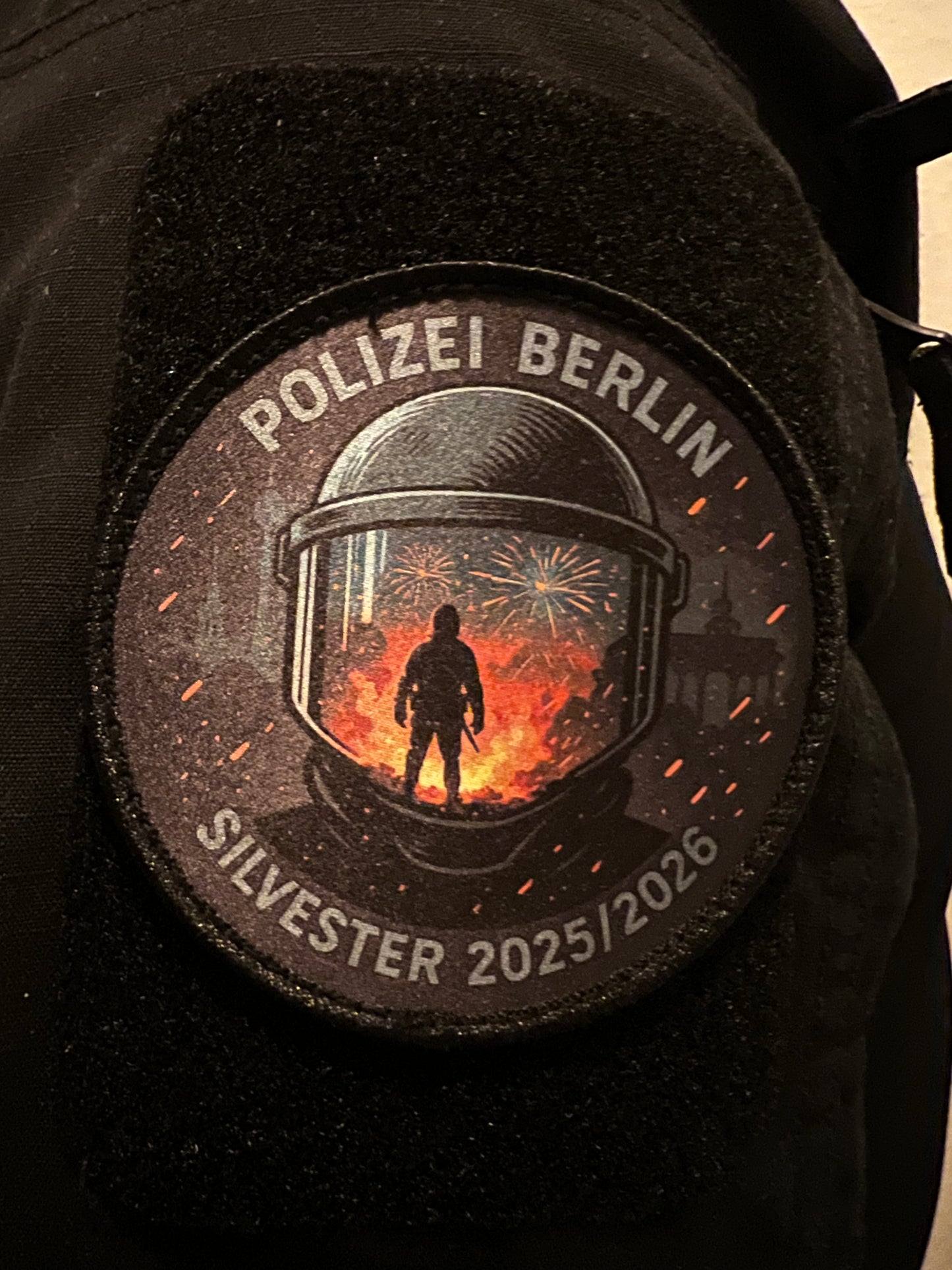 Silvester Patch Polizei Berlin 2025/2026 an Einsatzjacke