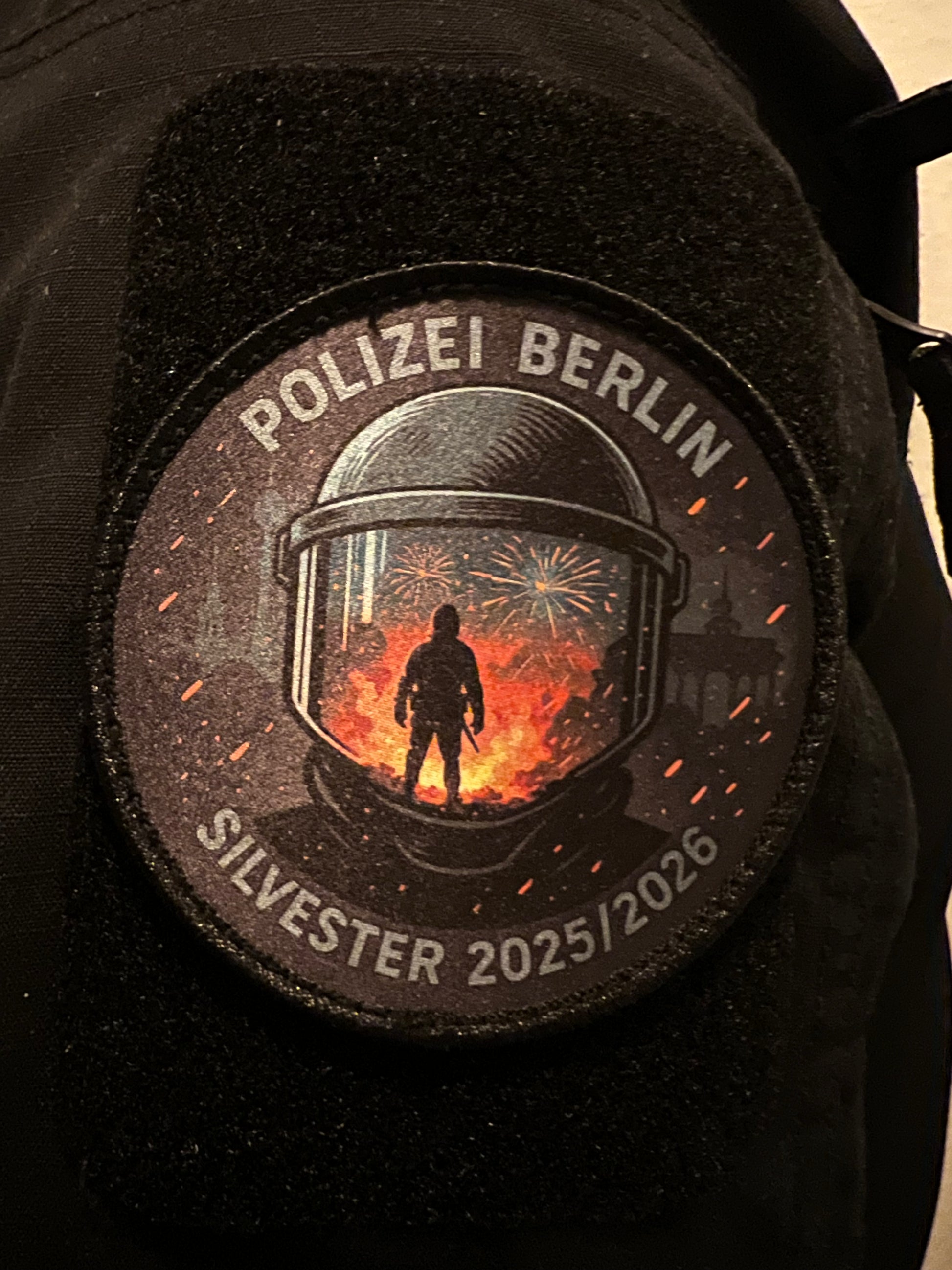 Silvester Patch Polizei Berlin 2025/2026 an Einsatzjacke